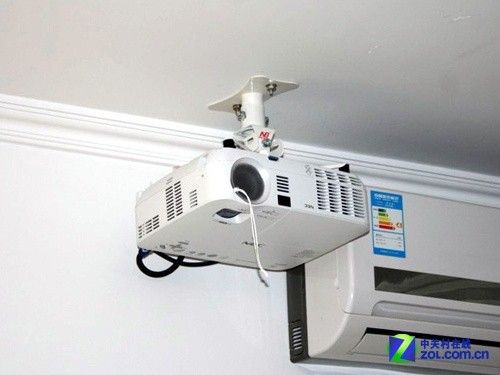 v260w+投影机吊装效果